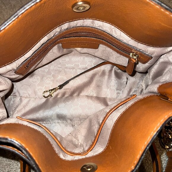 Michael Kors Brown Signature EW Hamilton Bag - Picture 7 of 9